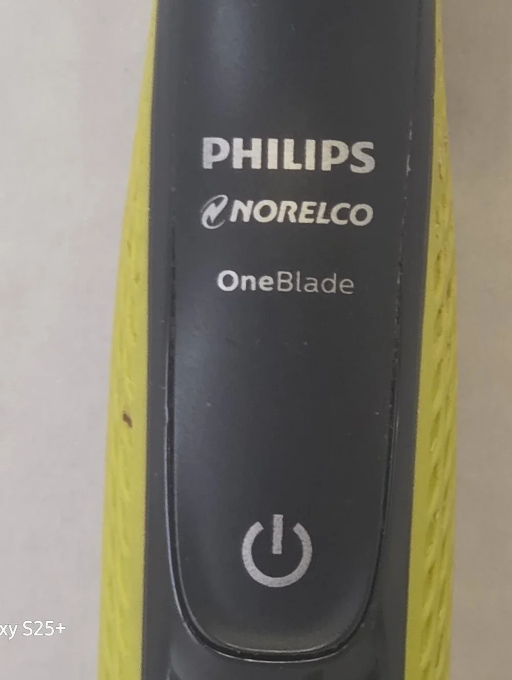 Philips Norelco OneBlade QP6530 Trim Edge Shave PREOWNED Extra Blades
